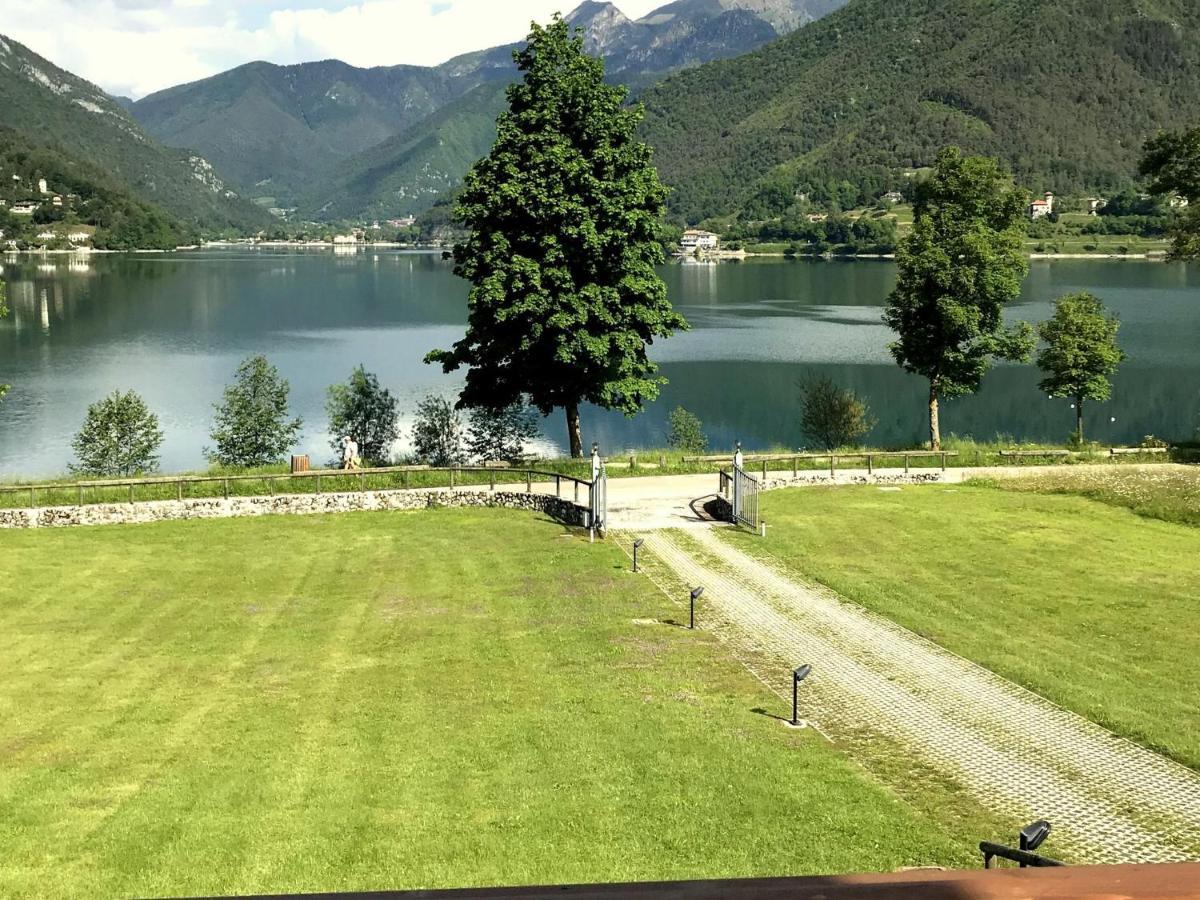 Belvilla By Oyo Villa Etti Bilo - Fronte Lago モリーナ・ディ・レードロ エクステリア 写真